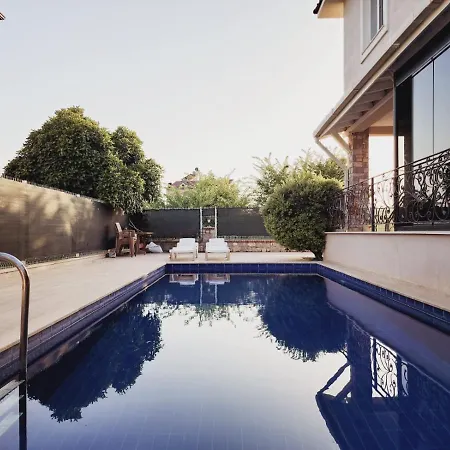 Luxury Oz Vila